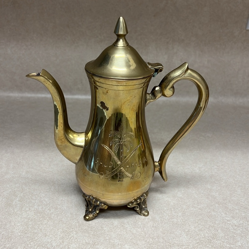 Vintage brass teapot and cups, Saudi Arabia - Picture 4 of 10